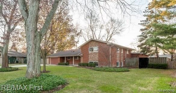 935 Ballantyne Road Grosse Pointe, MI 48236 - Photo 1 of 36 Primary 3.jpg