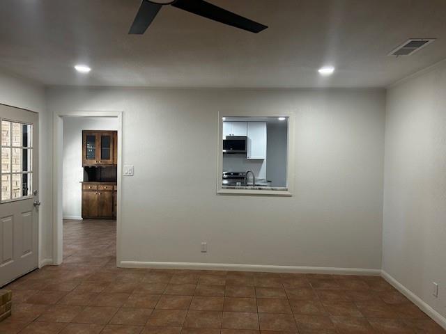 320 County Road 401 Comanche, TX 76442 - Photo 4 of 26 en empty room with closet and windows