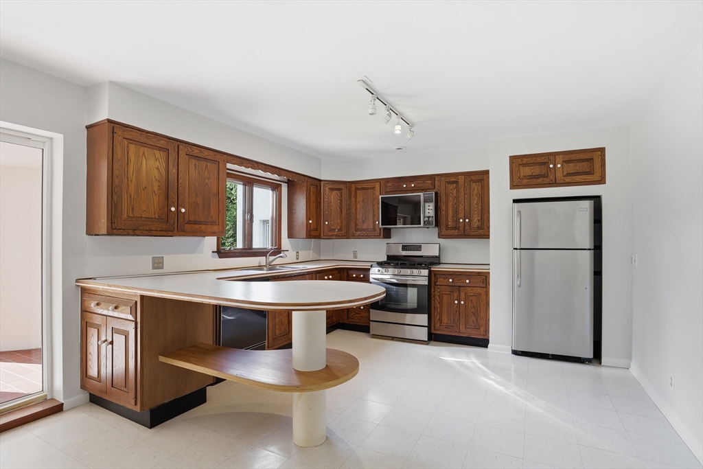106 Bolton Road Harvard, MA 01451 - Photo 10 of 40