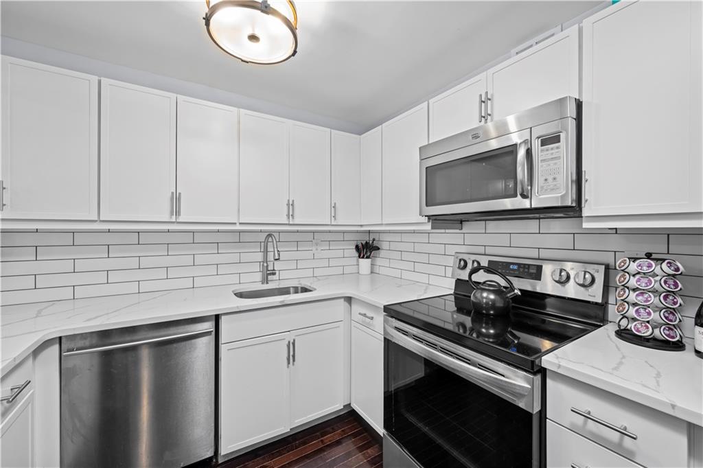 9985 Shore Road, Unit 14B Brooklyn, NY 11209 - Photo 4 of 26 Gallery Image 4