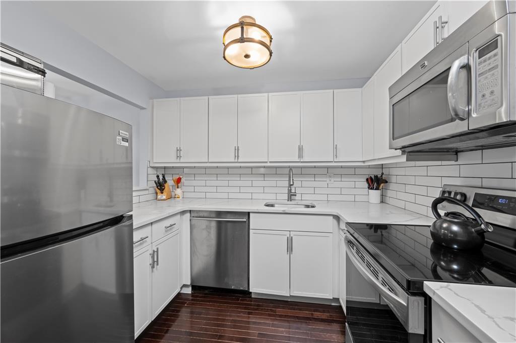 9985 Shore Road, Unit 14B Brooklyn, NY 11209 - Photo 5 of 26 Gallery Image 5