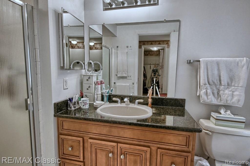 4424 Patrick Road West Bloomfield, MI 48322 - Photo 16 of 28 Master_Bathroom.jpg
