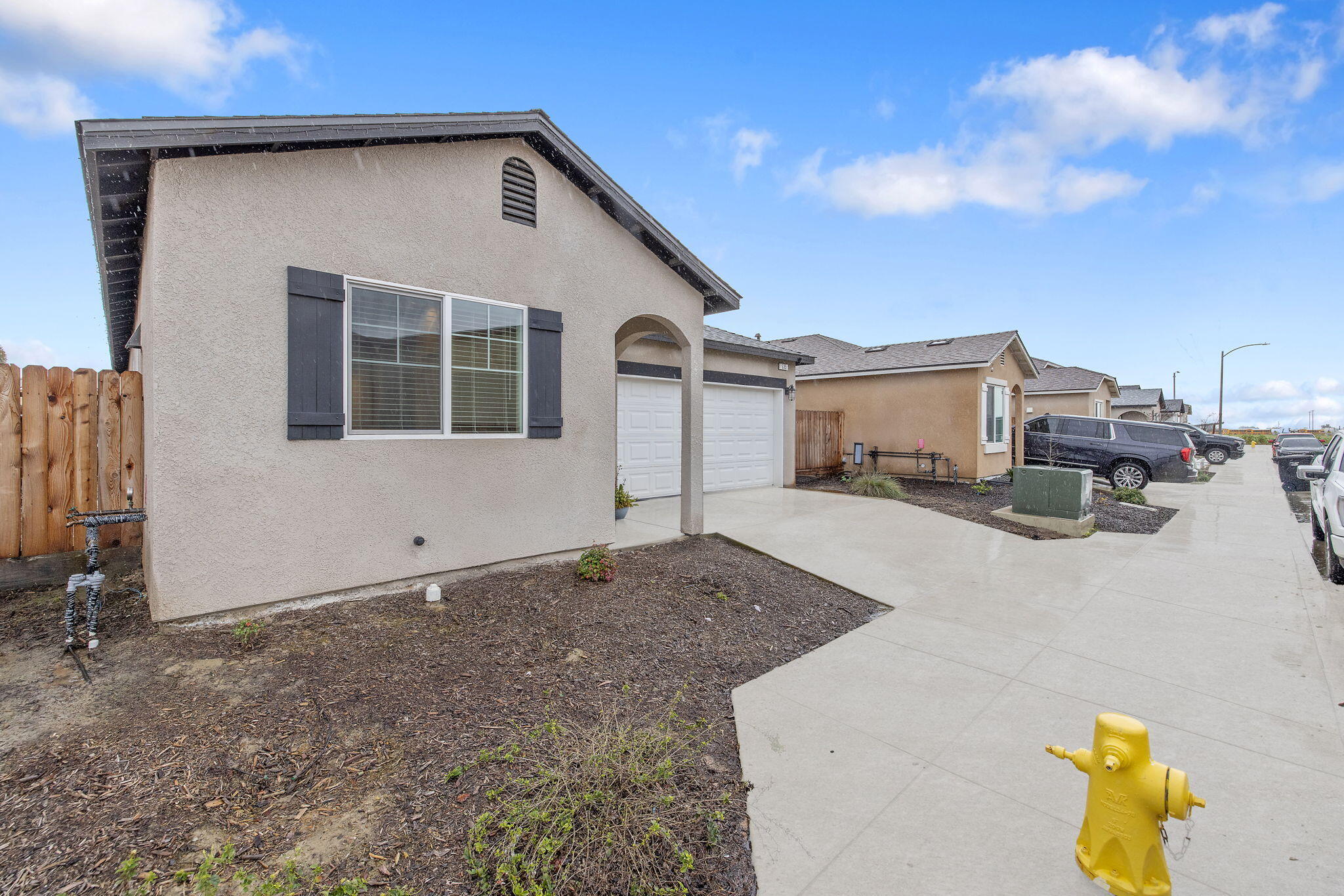535 Sandtrap Lane Lemoore, CA 93245 - Photo 3 of 36 3-web-or-mls-713A6433