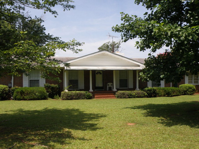 373 Greene Settlement Road Gray, GA 31032 - Photo 2 of 34 a front view of a house with garden