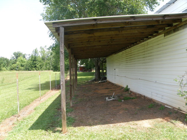 373 Greene Settlement Road Gray, GA 31032 - Photo 16 of 34 a backyard of a house