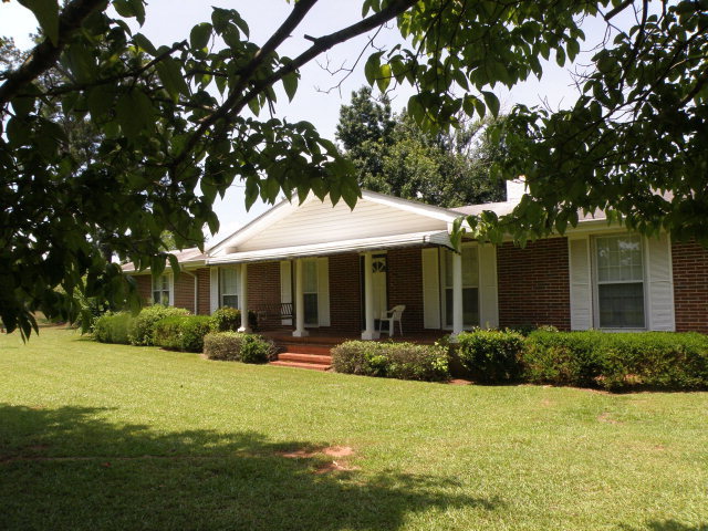 373 Greene Settlement Road Gray, GA 31032 - Photo 3 of 34 a front view of a house with garden