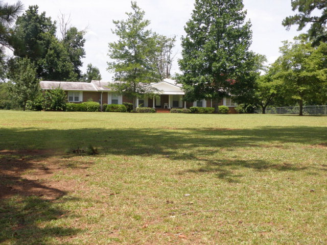 373 Greene Settlement Road Gray, GA 31032 - Photo 4 of 34 a front view of a house with a yard