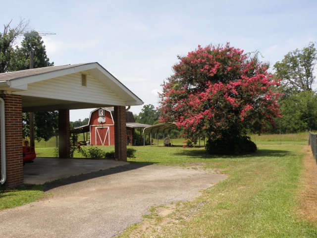 373 Greene Settlement Road Gray, GA 31032 - Photo 5 of 34 a front view of a house with garden
