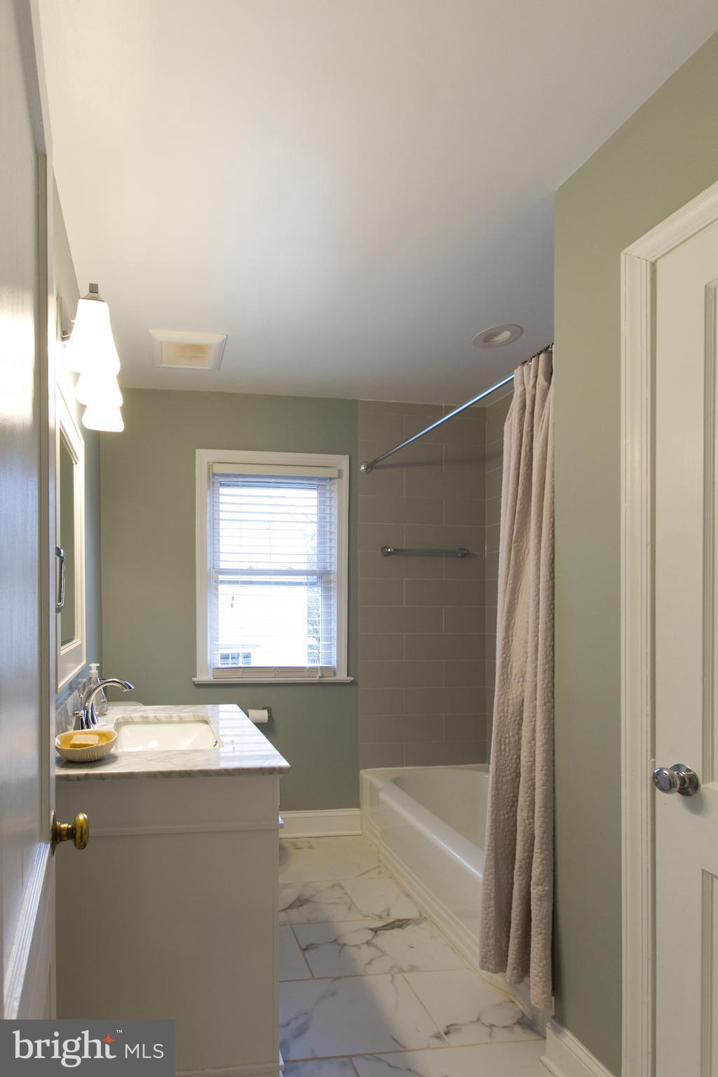2407 Ridge Rd Drive Alexandria, VA 22302 - Photo 22 of 30 Full bath on main level