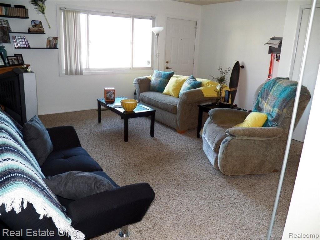 147 South Platt Road Milan, MI 48160 - Photo 8 of 19 LIVING.JPG