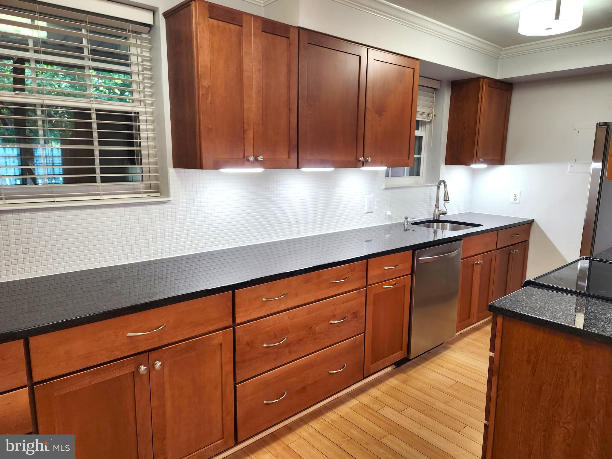 4635 28th Road South, Unit A Arlington, VA 22206 - Photo 5 of 23 Under cabinet lighting illuminating the kitchen!