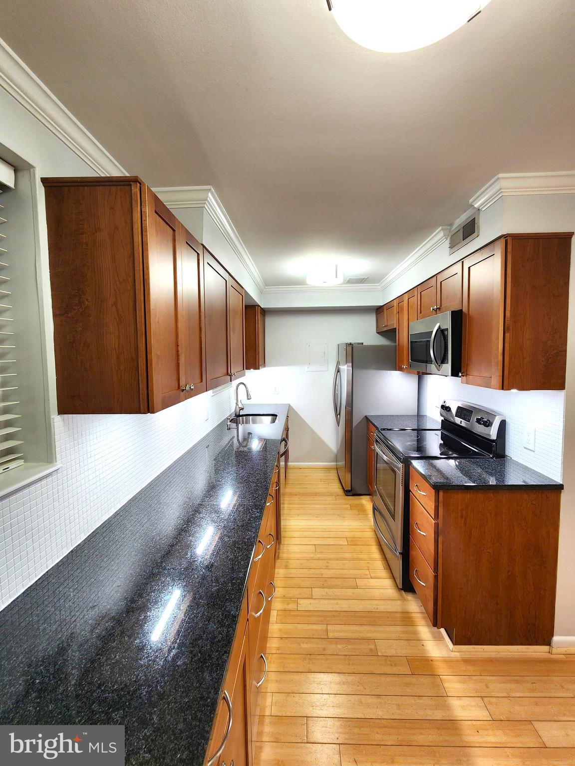 4635 28th Road South, Unit A Arlington, VA 22206 - Photo 6 of 23 Stainless steel appliances.