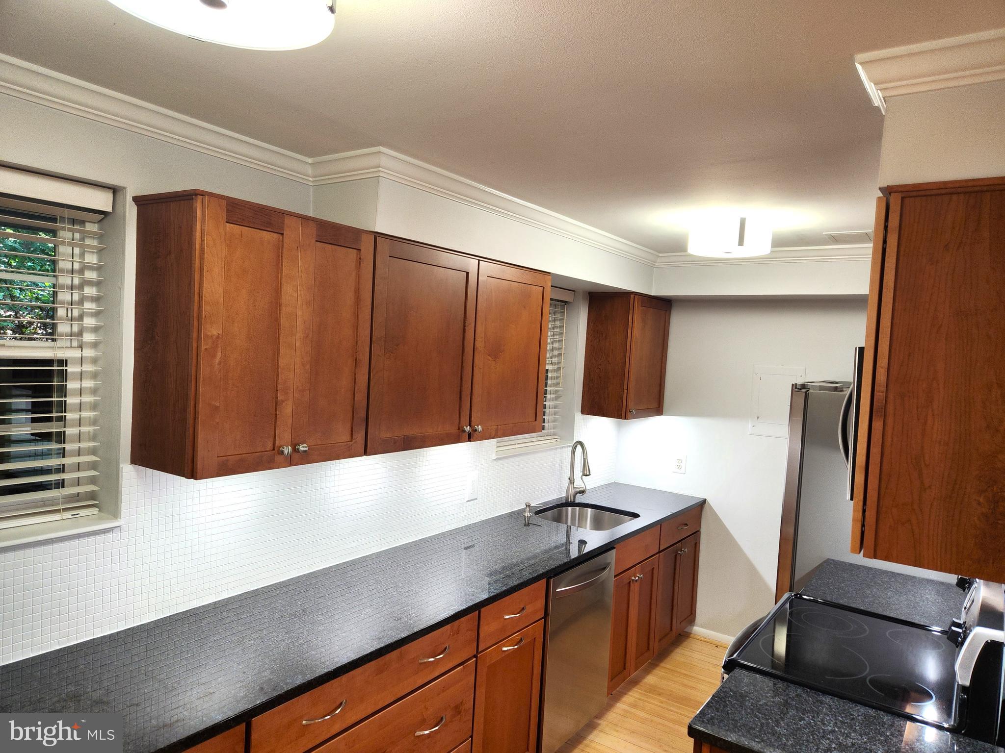 4635 28th Road South, Unit A Arlington, VA 22206 - Photo 7 of 23 Plenty of cabinet and drawer space!
