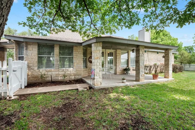 a view of backyard with tree
