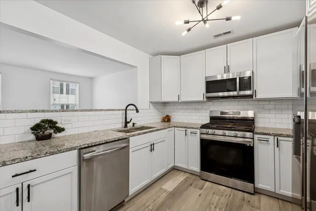 $250,000 | 780 Symphony Drive, Unit 780, Aurora, IL 60504