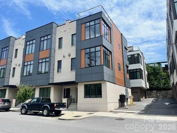 $3,495 | 2 Bauhaus Ct. Court, Asheville, NC 28801