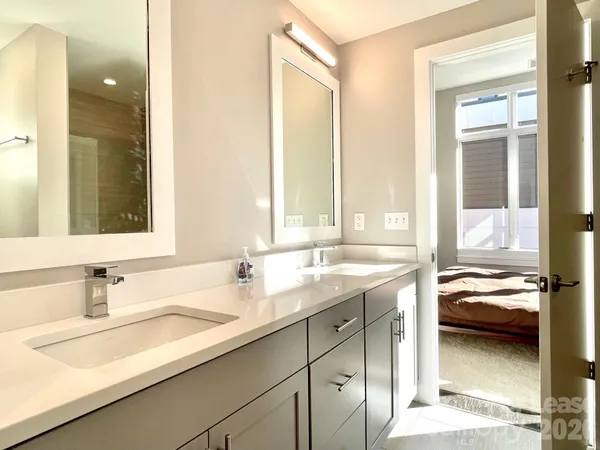 $3,495 | 2 Bauhaus Ct. Court, Asheville, NC 28801