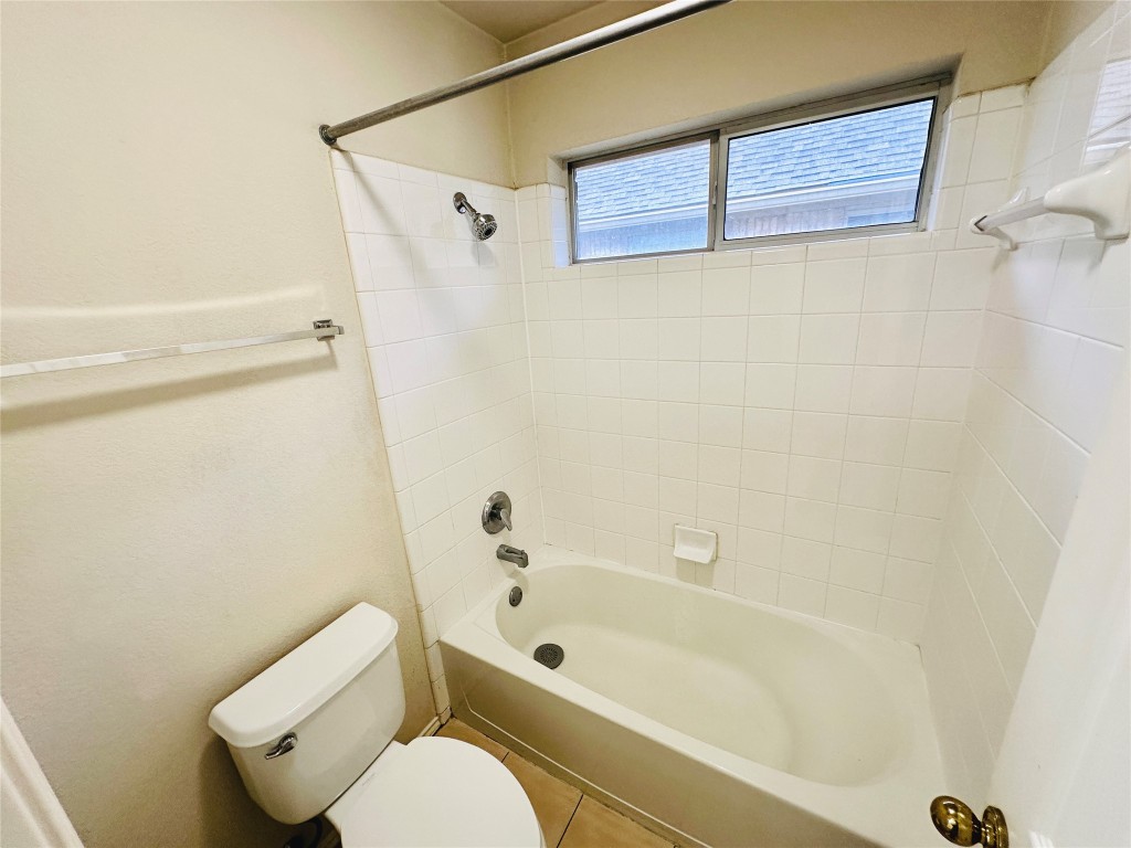 1101 Hunter's Creek Drive Cedar Park, TX 78613 - Photo 22 of 37 a bathroom with a toilet and a bathtub