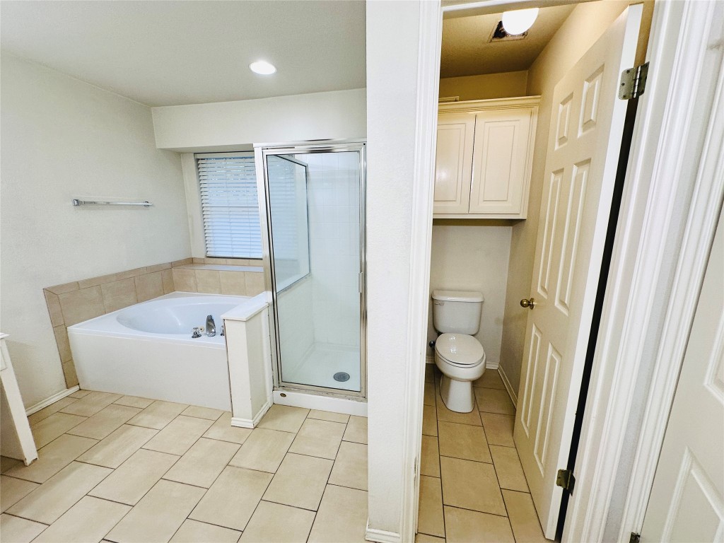 1101 Hunter's Creek Drive Cedar Park, TX 78613 - Photo 31 of 37 a bathroom with a tub and a shower