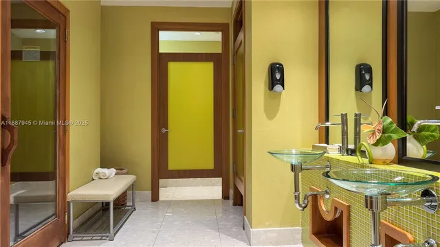 $2,550,000 | 3801 Collins Avenue, Unit 1502, Miami Beach, FL 33140