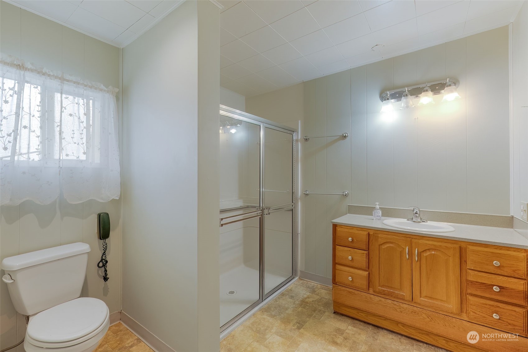 805 8th Avenue Longview, WA 98632 - Photo 11 of 32 a bathroom with a granite countertop sink toilet and shower