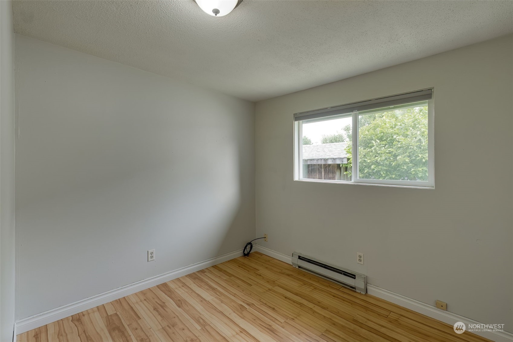 805 8th Avenue Longview, WA 98632 - Photo 19 of 32 an empty room with a window