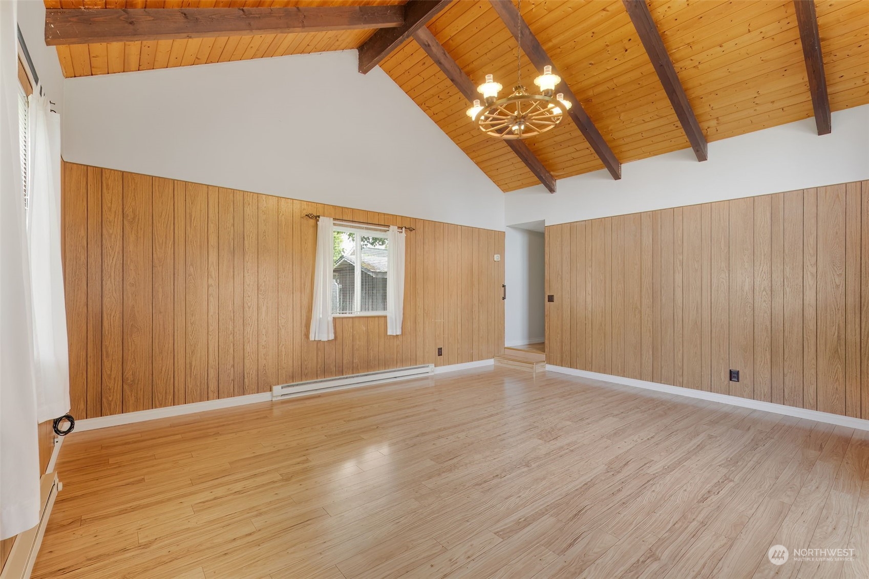 805 8th Avenue Longview, WA 98632 - Photo 23 of 32 a view of an empty room with a mirror