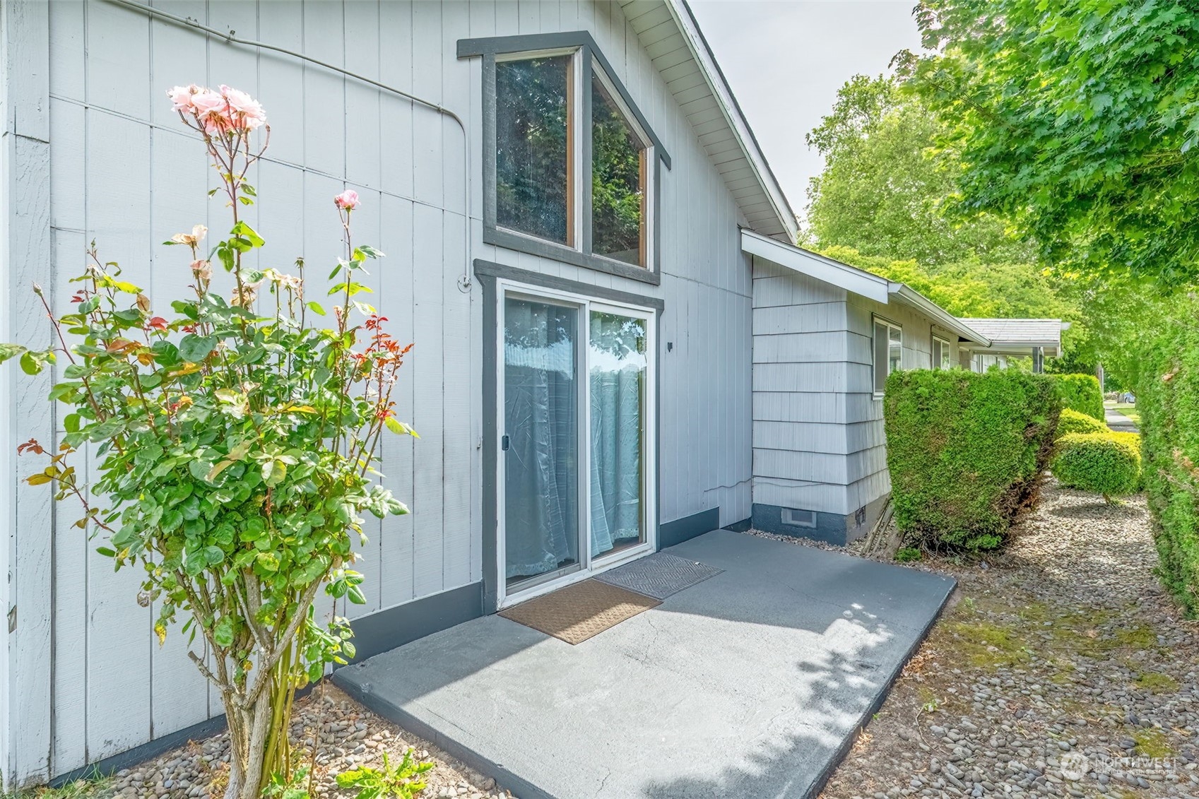 805 8th Avenue Longview, WA 98632 - Photo 26 of 32 a view of an entryway