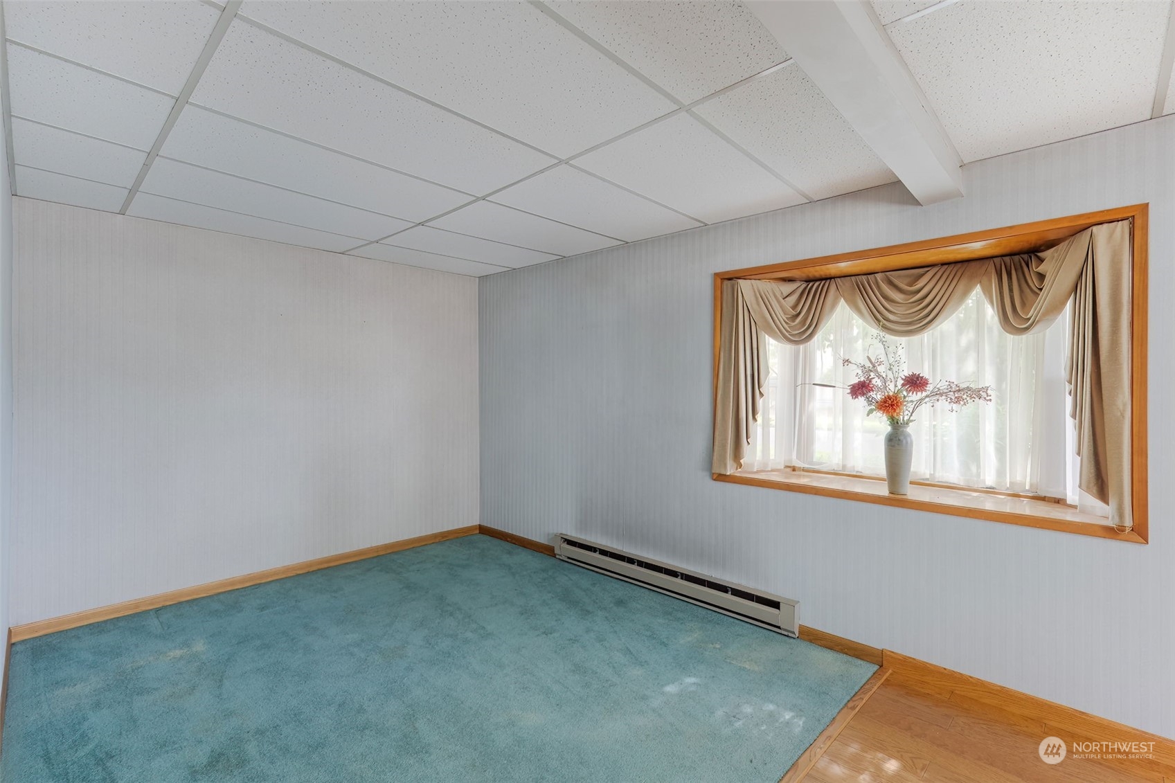 805 8th Avenue Longview, WA 98632 - Photo 4 of 32 a view of an empty room with a window