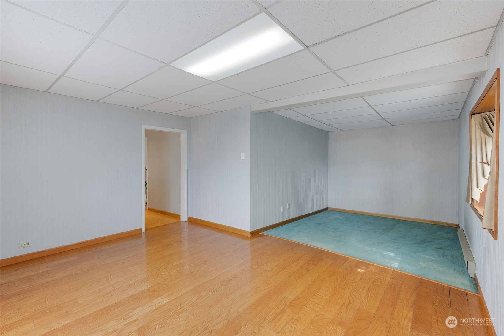 805 8th Avenue Longview, WA 98632 - Photo 5 of 32 a view of an empty room with a window