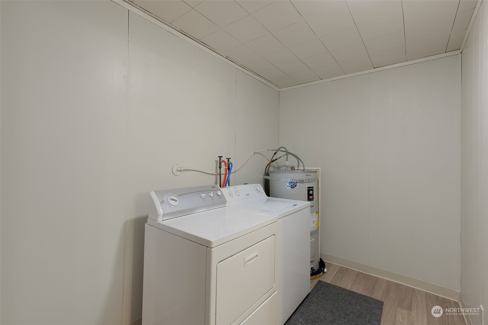 805 8th Avenue Longview, WA 98632 - Photo 9 of 32 a utility room with dryer and washer