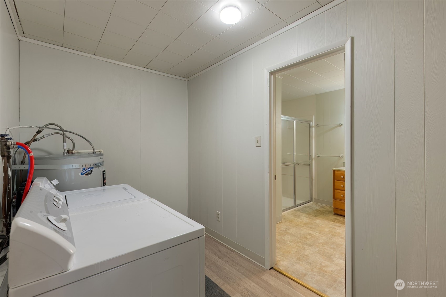 805 8th Avenue Longview, WA 98632 - Photo 10 of 32 a utility room with dryer and washer