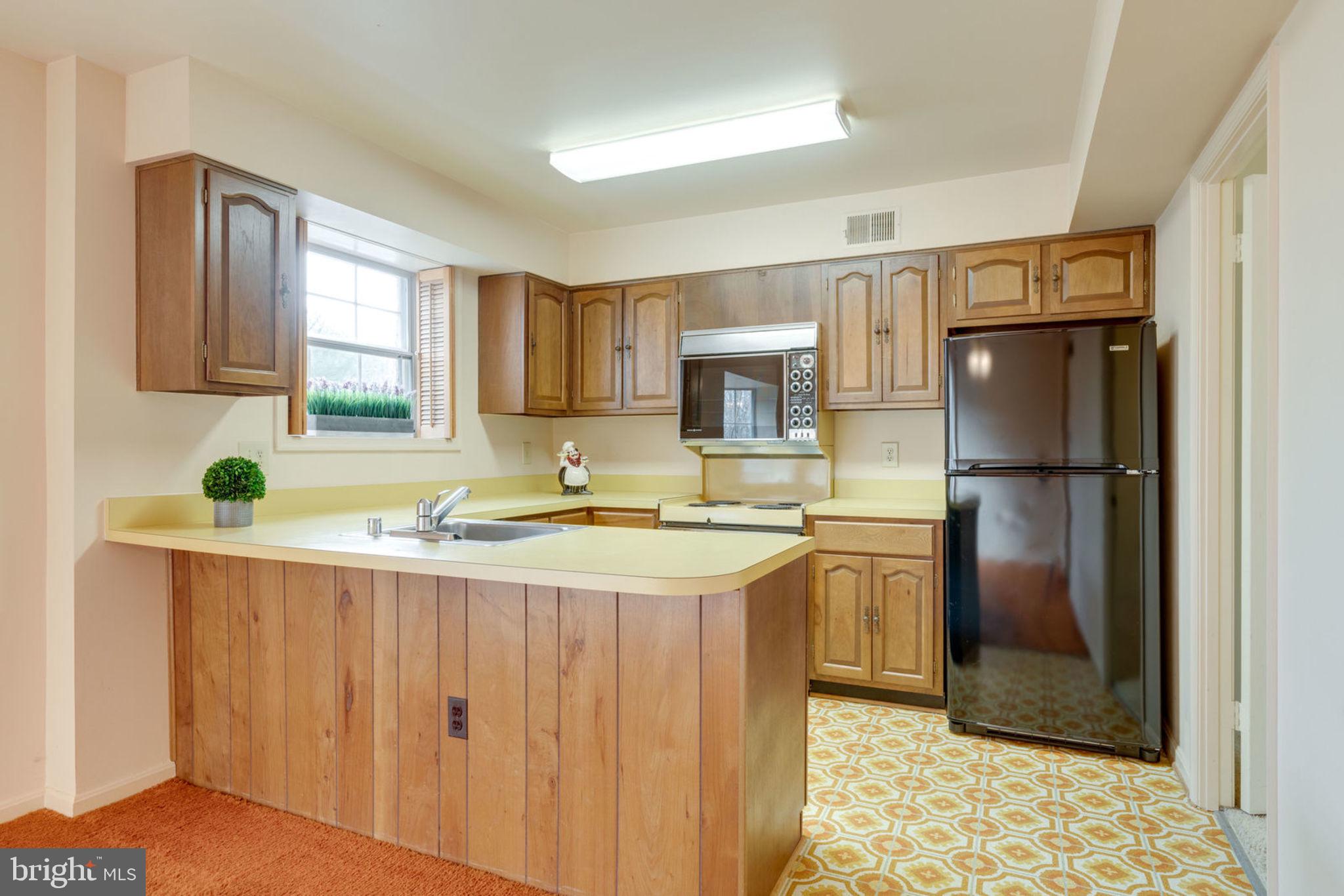 9007 Fox Grape Lane Springfield, VA 22152 - Photo 7 of 23 Plenty of counter space for preparing meals.