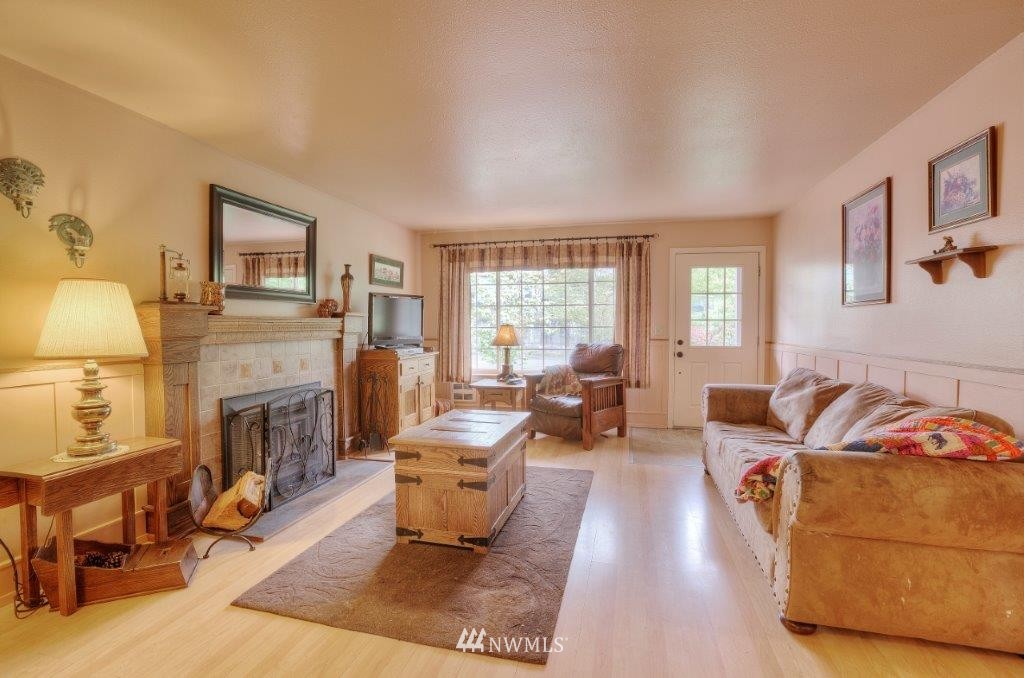 16123 Southeast Petrovitsky Road Renton, WA 98058 - Photo 5 of 18 Gallery Image 5