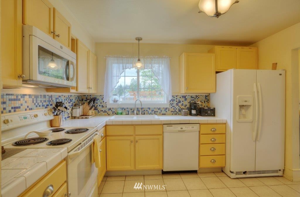 16123 Southeast Petrovitsky Road Renton, WA 98058 - Photo 6 of 18 Gallery Image 6