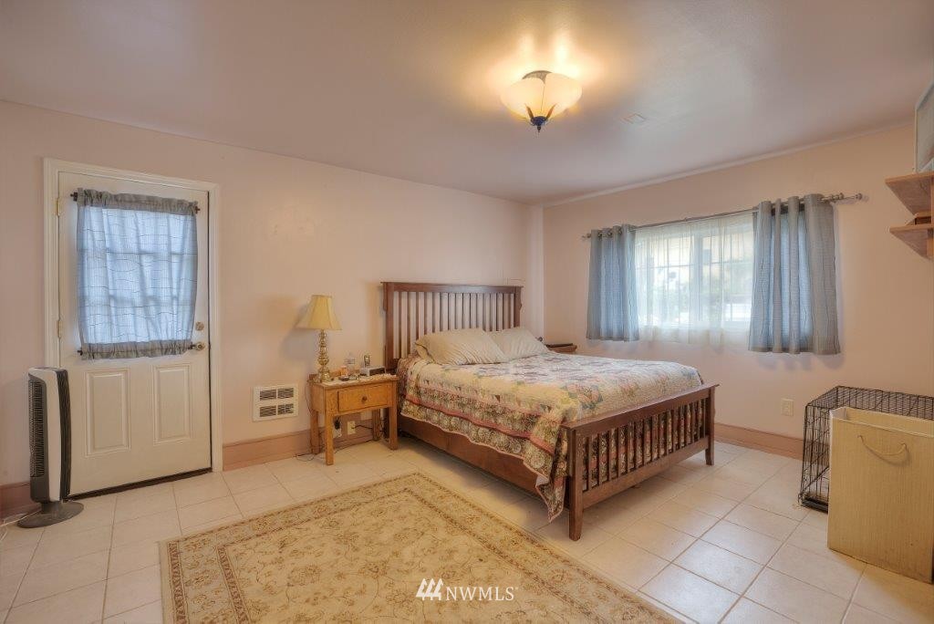16123 Southeast Petrovitsky Road Renton, WA 98058 - Photo 9 of 18 Gallery Image 9