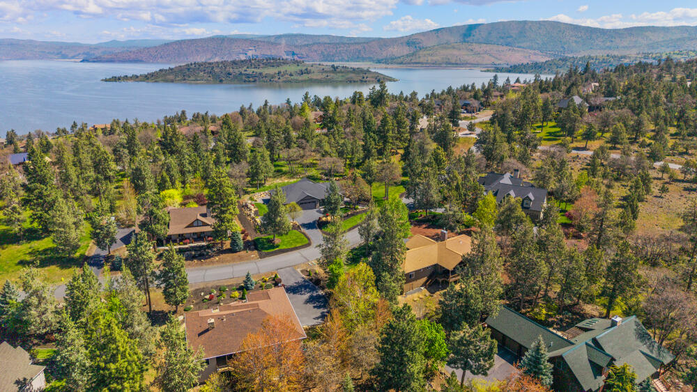 6352 Sanderling Road Klamath Falls, OR 97601 - Photo 63 of 65 Birds-Eye View