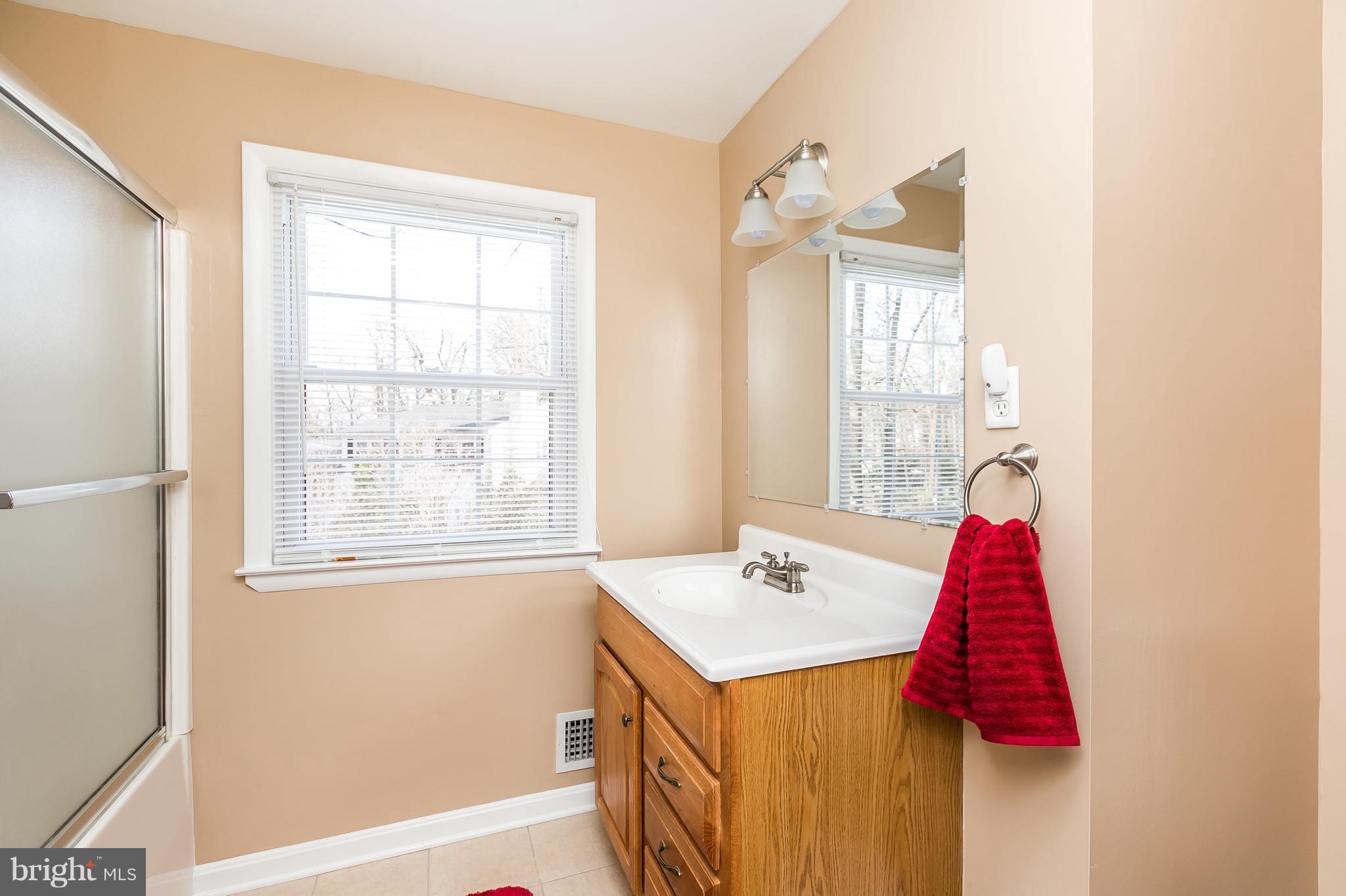 213 Rickswood Road Lutherville-Timonium, MD 21093 - Photo 22 of 28 Hall Bath