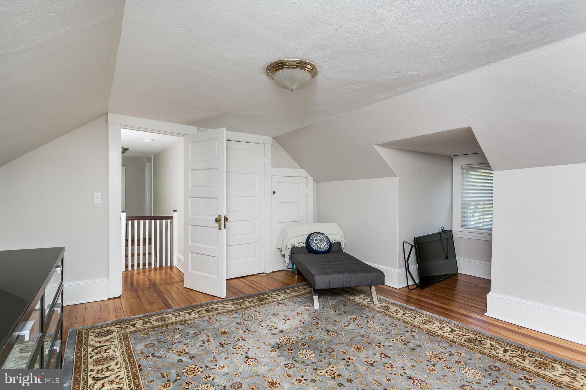 6204 Pinehurst Road Baltimore, MD 21212 - Photo 23 of 29 a living room with furniture