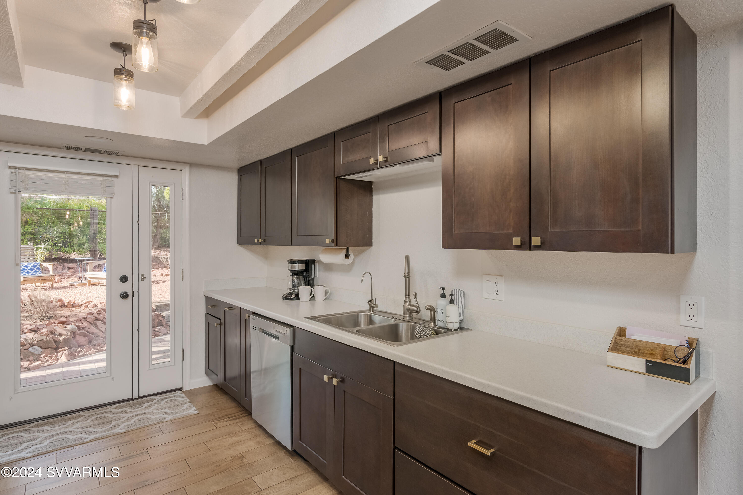 185 Pony Soldier Road Sedona, AZ 86336 - Photo 22 of 42 Bright Kitchen