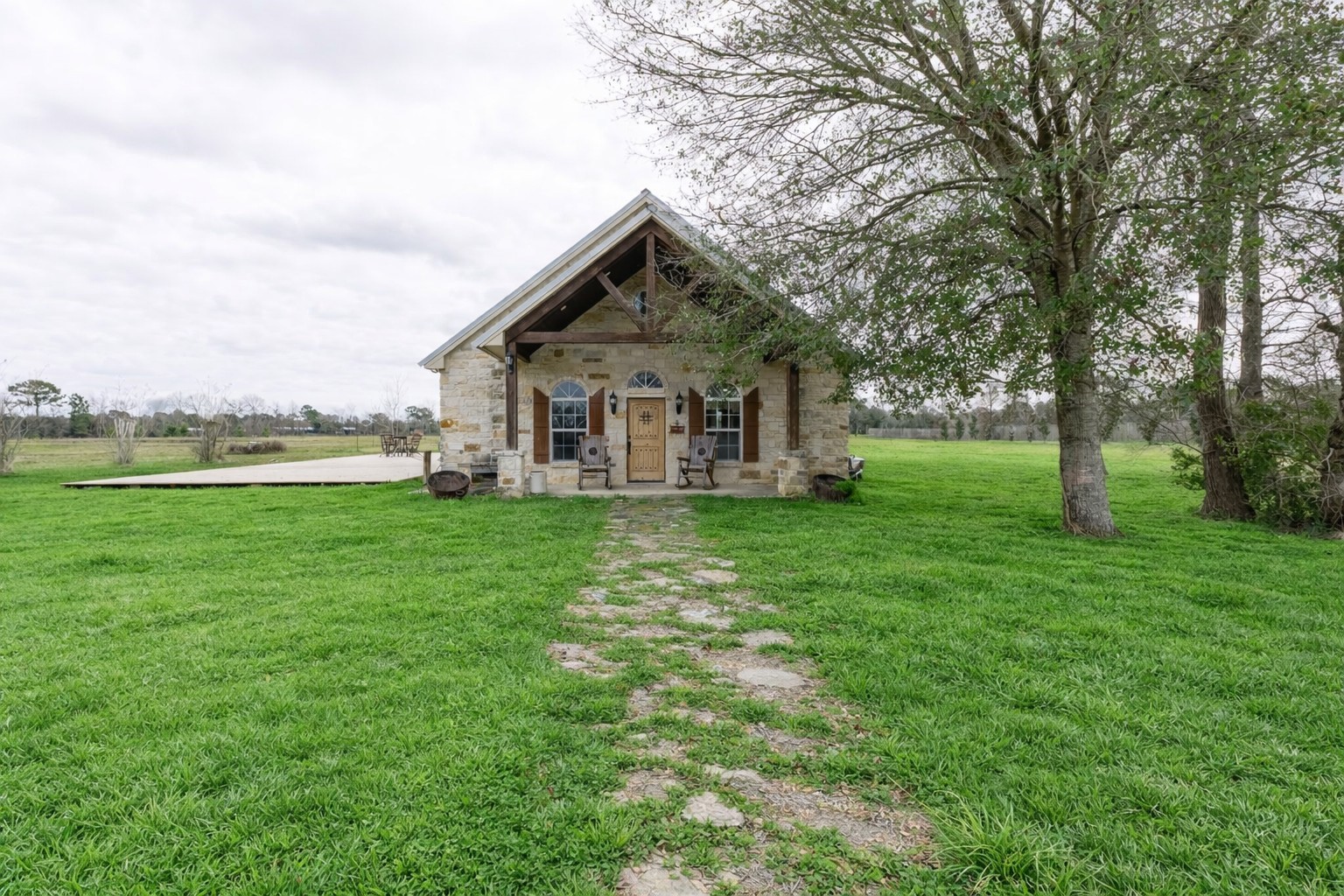 105 County Road 2239 Cleveland, TX 77327 - Photo 2 of 28