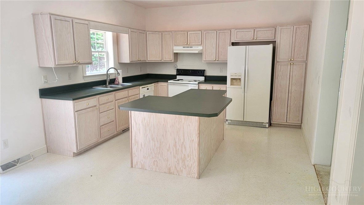 966 Burkett Road Boone, NC 28607 - Photo 7 of 23