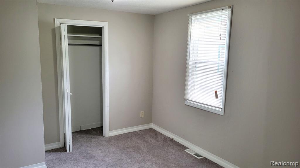 21227 Rensselaer Street Farmington, MI 48336 - Photo 11 of 13