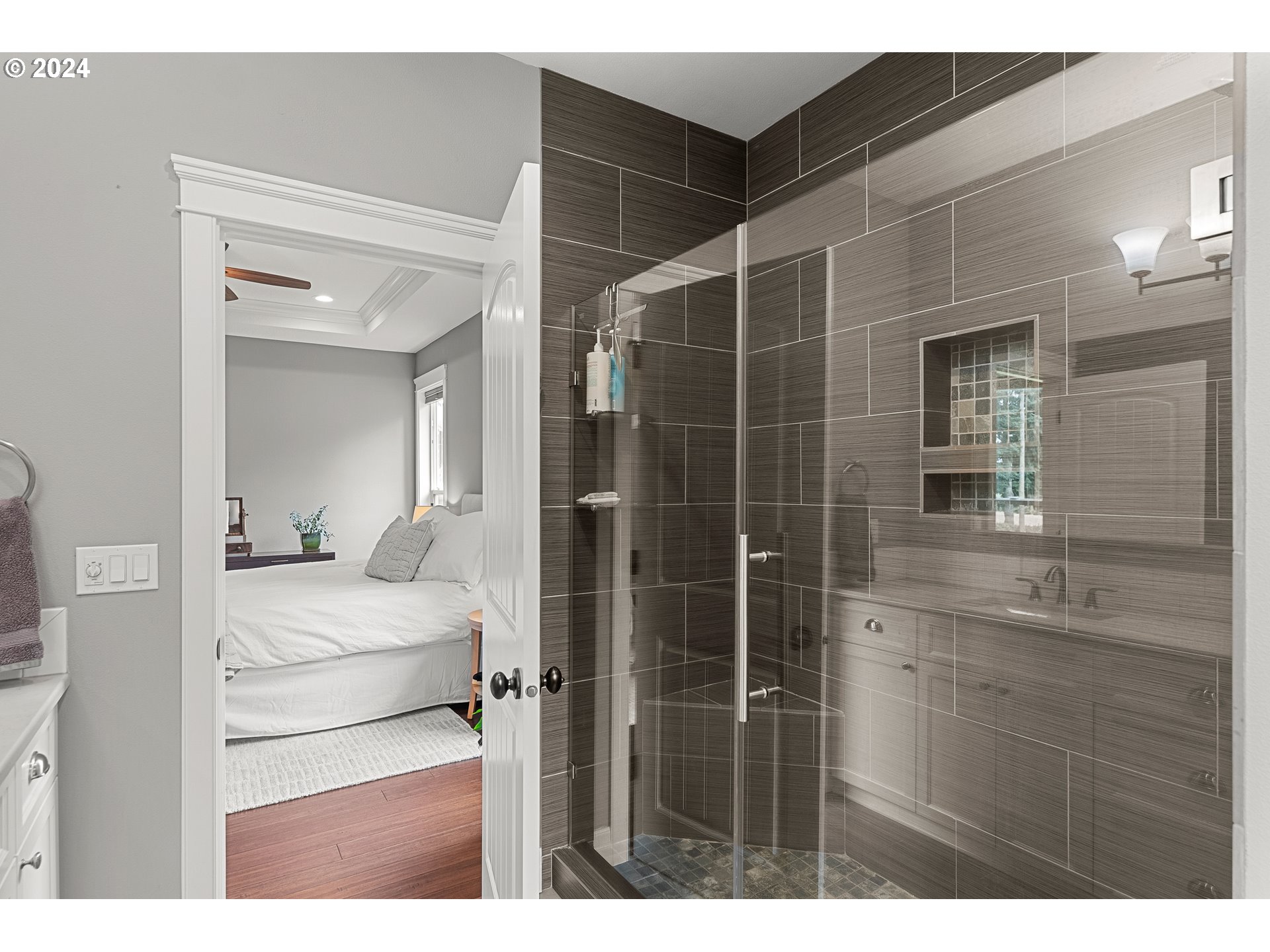 25595 South Rhoten Road Aurora, OR 97002 - Photo 24 of 48 a bathroom with a sink and a mirror