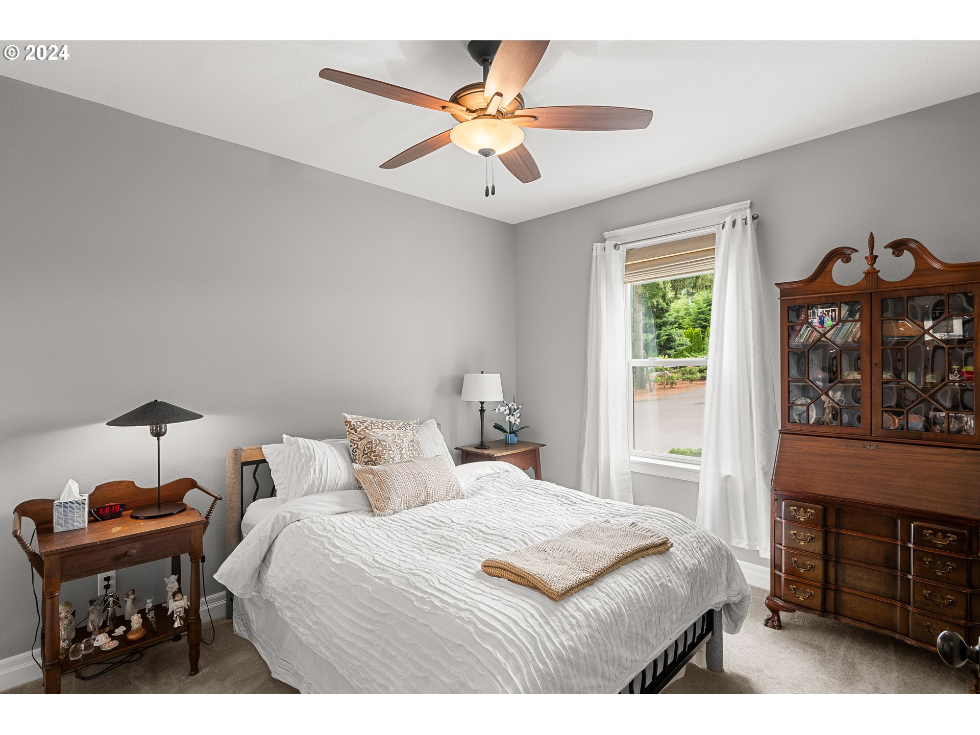 25595 South Rhoten Road Aurora, OR 97002 - Photo 27 of 48 a bedroom with a bed and a table in it