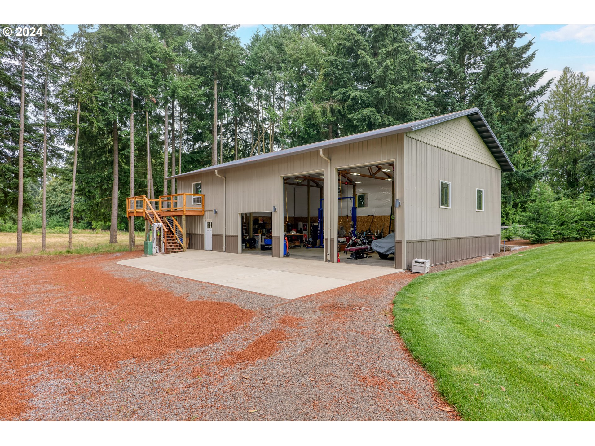 25595 South Rhoten Road Aurora, OR 97002 - Photo 39 of 48 a view of a backyard of the house
