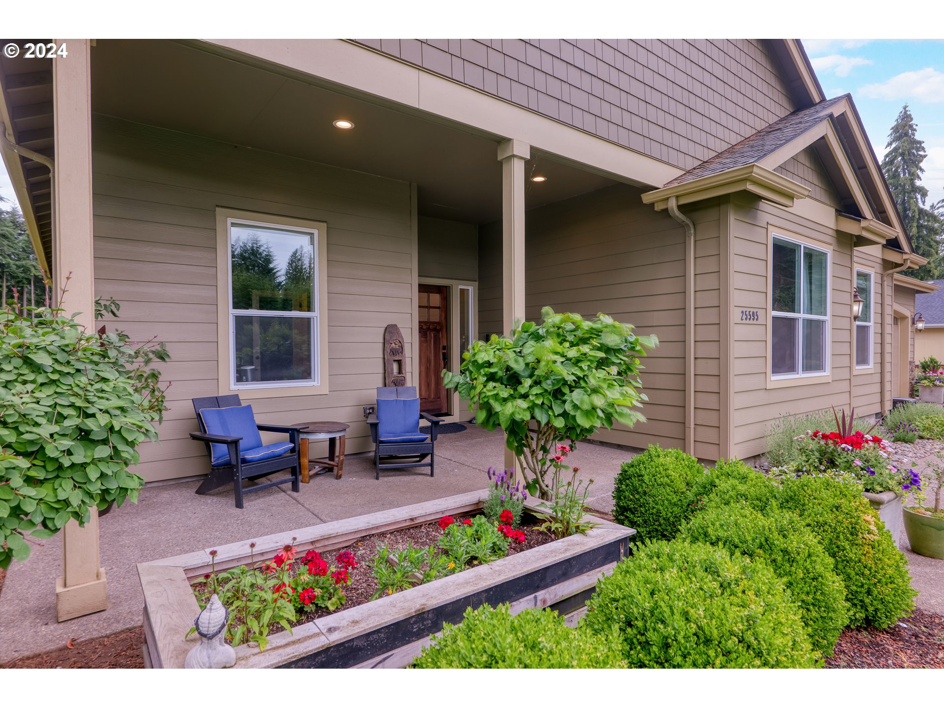 25595 South Rhoten Road Aurora, OR 97002 - Photo 8 of 48 a view of a house with patio