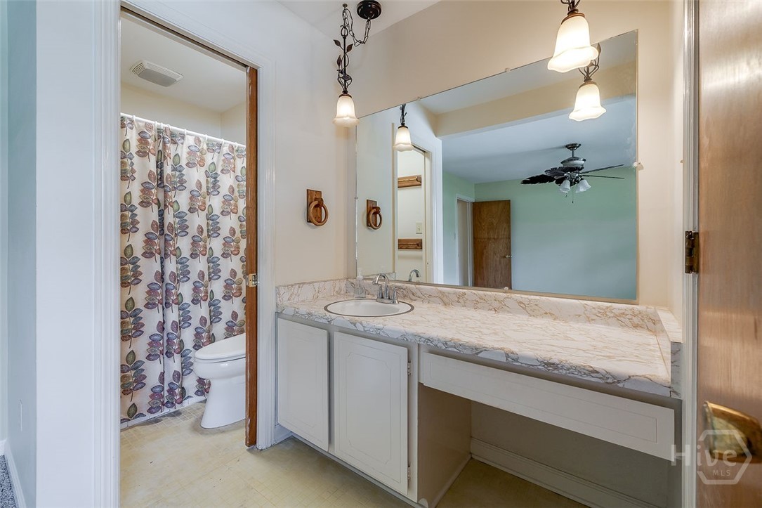 218 Whitehall Avenue Rincon, GA 31326 - Photo 21 of 42 OWNER'S BATH WITH VANITY AREA