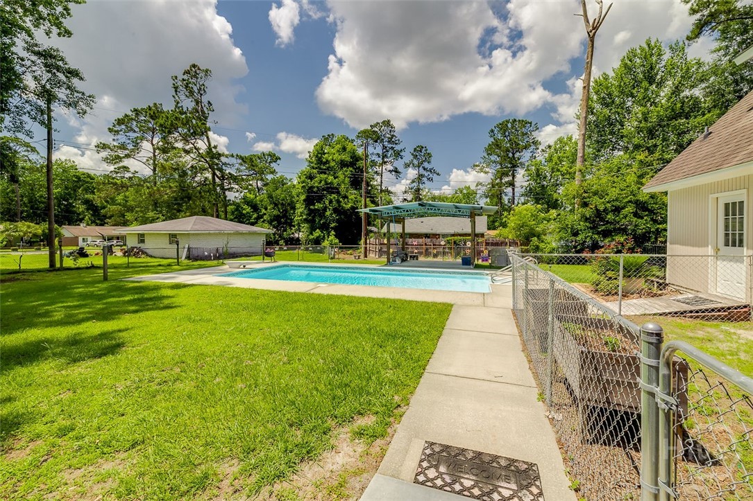 218 Whitehall Avenue Rincon, GA 31326 - Photo 30 of 42 BACK YARD / POOL