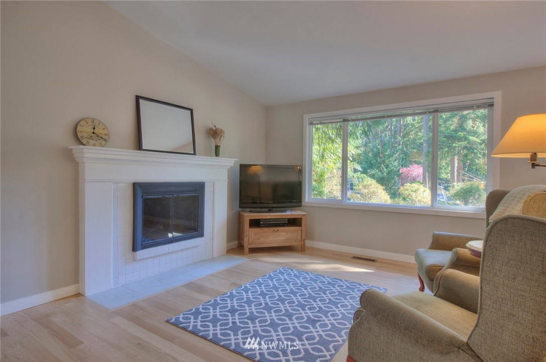 14751 173rd Avenue Southeast Renton, WA 98059 - Photo 4 of 22 Gallery Image 4